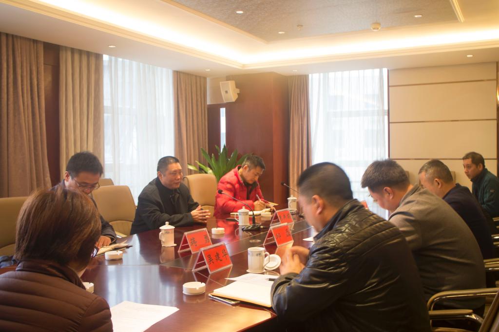 朱典祺一行人参加座谈会